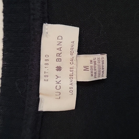 3/$15 Deal 🎉 Lucky Brand 🧣 Navy Blue Sweater/Top - Size M - Picture 3 of 5